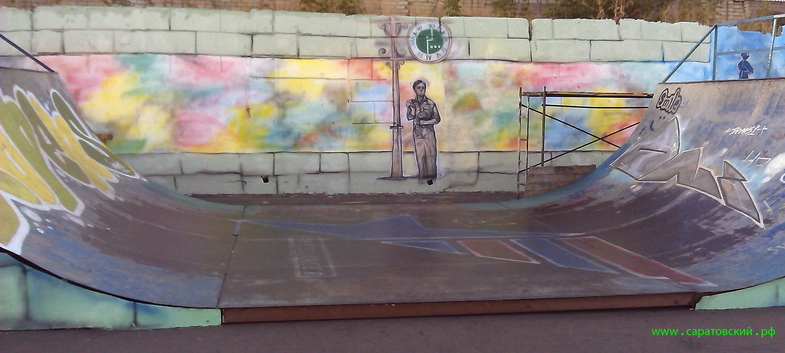 Saratov embankment graffiti: 'How many golden lights there are in the streets of Saratov' Russian song