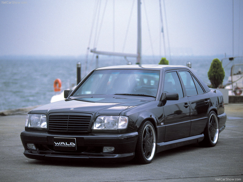 Mercedes-Benz W124 used parts and scrapyard in Saratov Engels, Russia