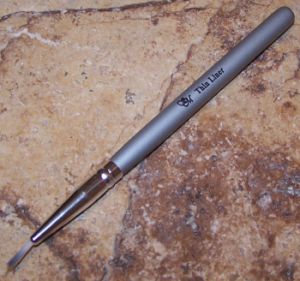 Thin liner brush to apply mineral cosmetics in Saratov